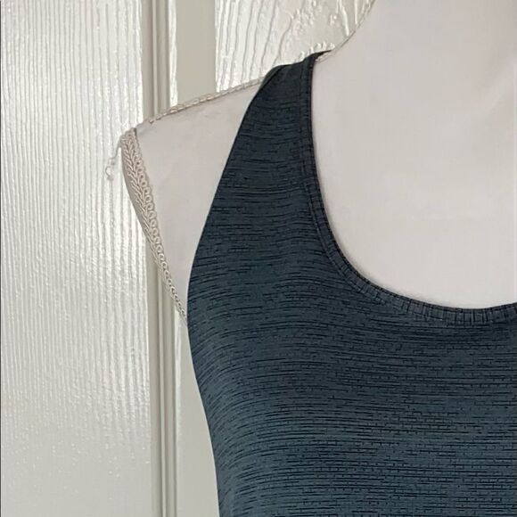 UNDER ARMOUR Women’s Tech Vent Gray Tank Top - Picture 2 of 9